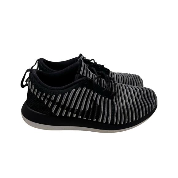 Nike Womens Roshe Two Flyknit Black and White Striped Sneakers in Size US 7.5 - Picture 4 of 9